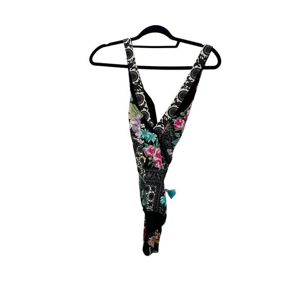 Johnny Was CSW2523AM Black Butterfly Cross Back One Piece Multicolor Size S NWT - Picture 4 of 12